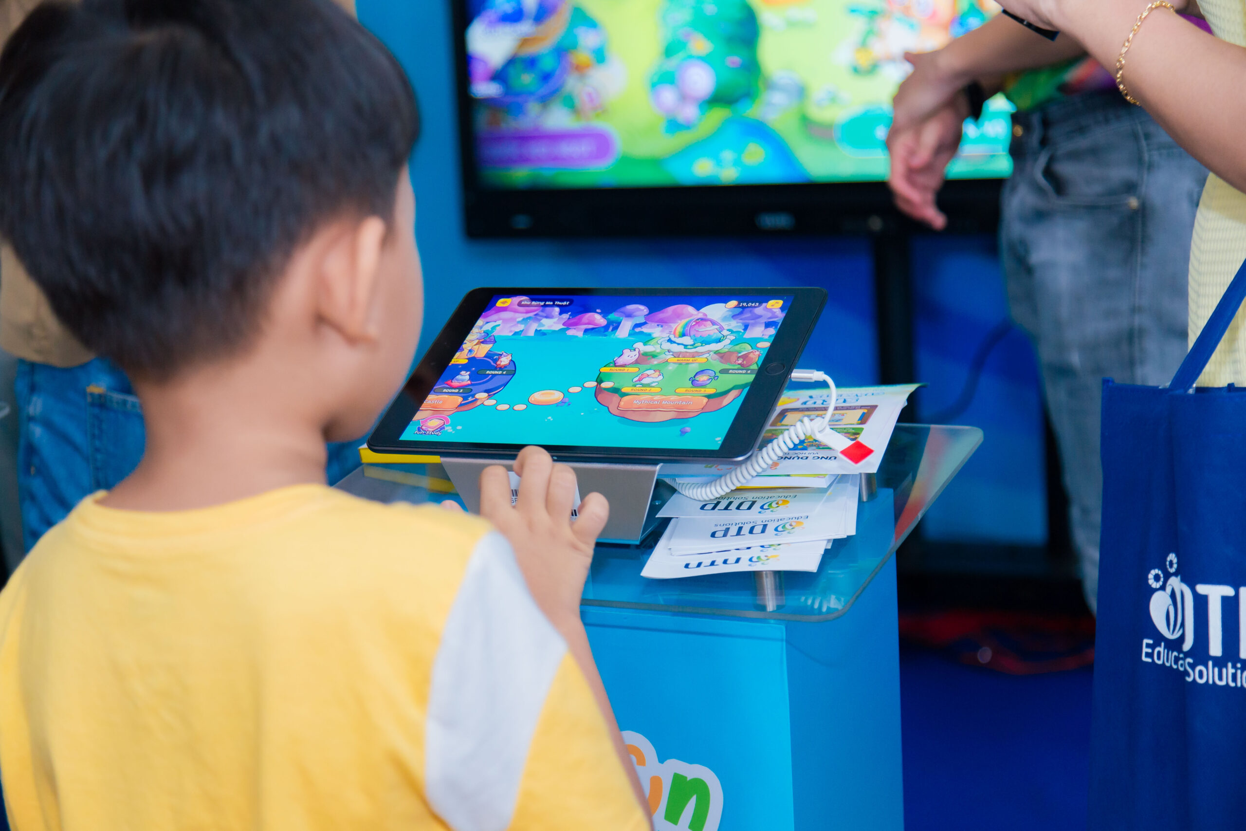 hoc-sinh-trai-nghiem-app-edufun