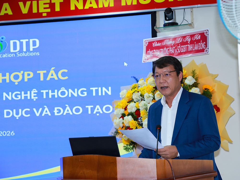 Ông Võ Đại Phúc – Đại diện Công ty TNHH Education Solutions Việt Nam (DTP Group) chia sẻ về định hướng đồng hành cùng ngành giáo dục Lâm Đồng trong chuyển đổi số và nâng cao chất lượng dạy học tiếng Anh. 