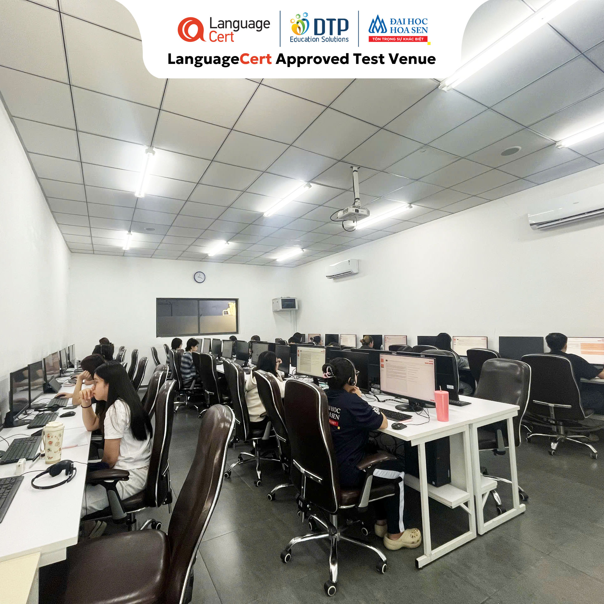 Thí sinh tham gia kỳ thi LanguageCert trên máy tính tại cơ sở Trường Đại học Hoa Sen.